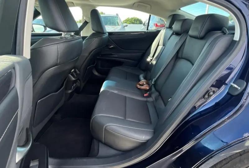 Lexus ES 350 4D Sedan 2020