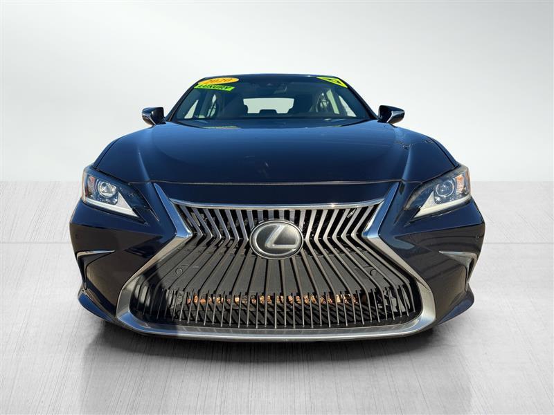 Lexus ES photo 2