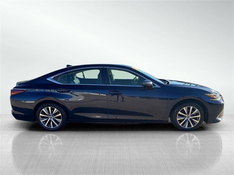 Lexus ES photo 8