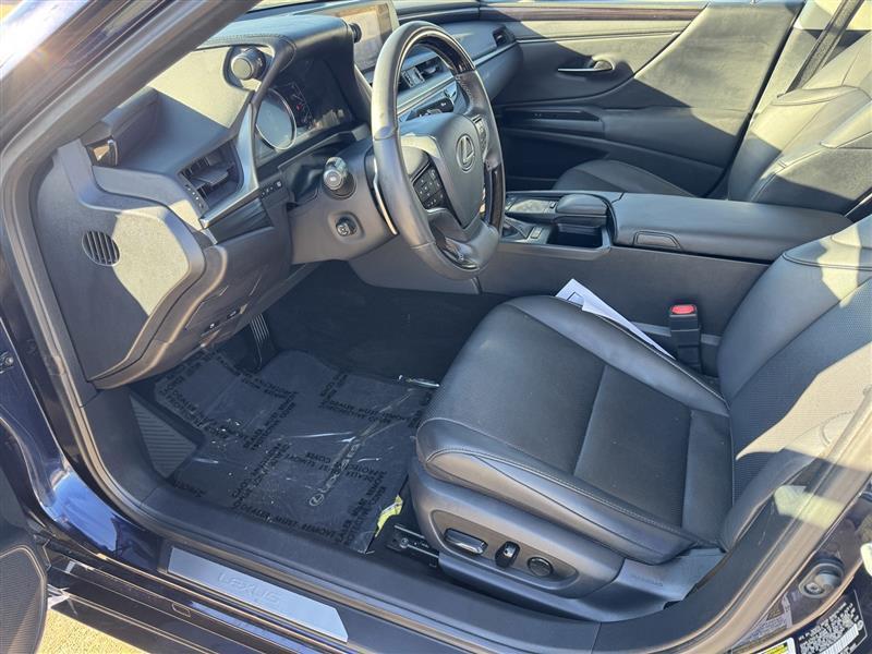Lexus ES photo 9