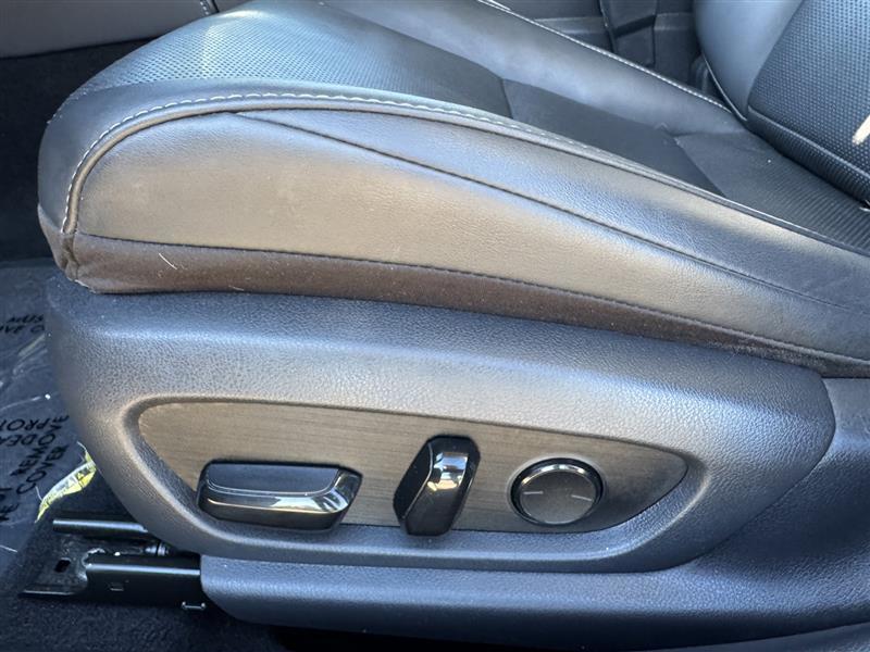 Lexus ES photo 11