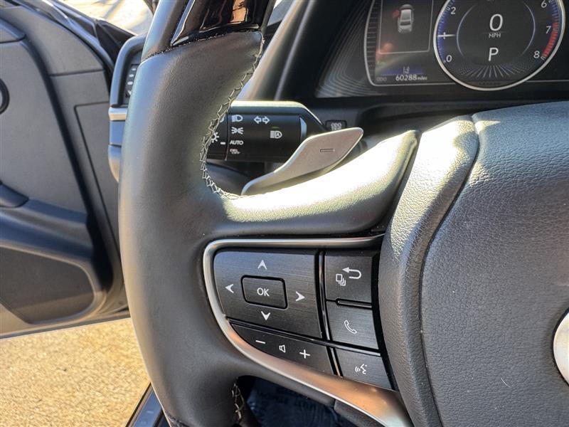Lexus ES photo 15