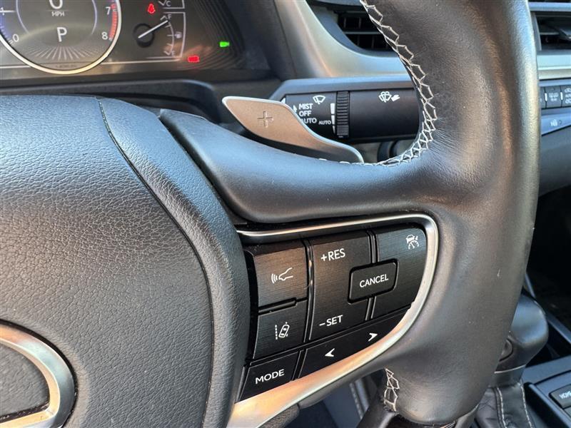 Lexus ES photo 16