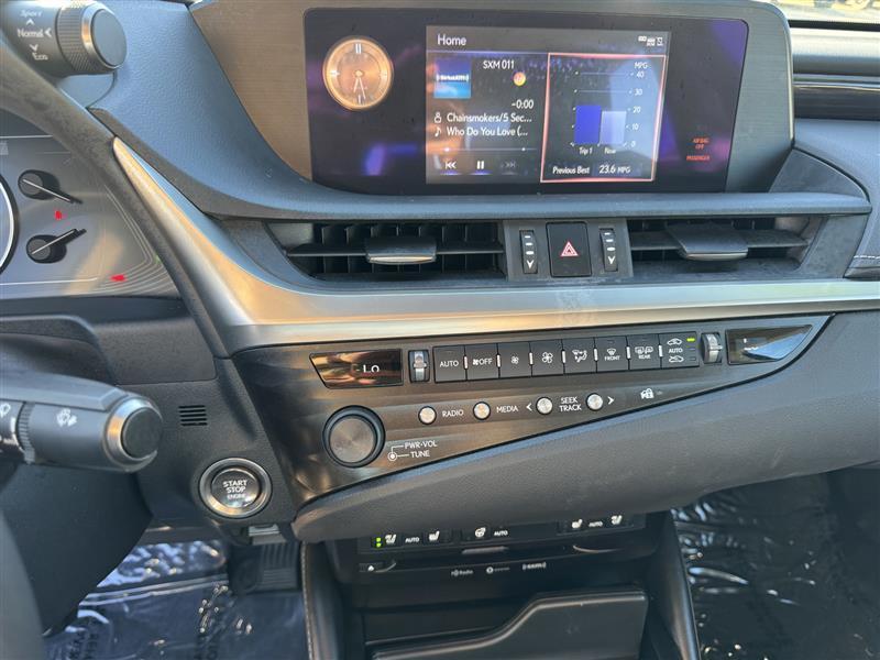 Lexus ES photo 18