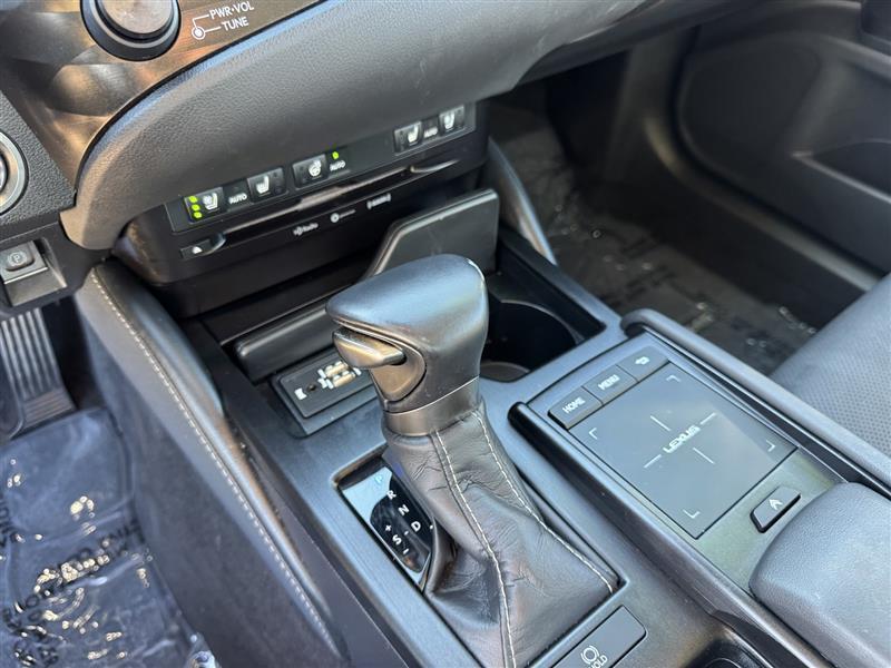 Lexus ES photo 19