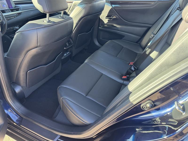 Lexus ES photo 24