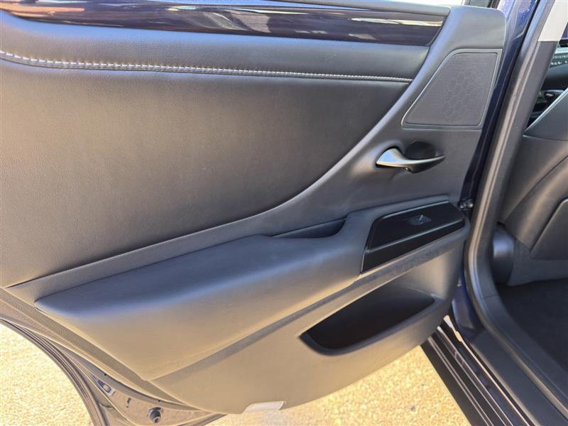 Lexus ES photo 25
