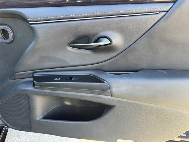 Lexus ES photo 33