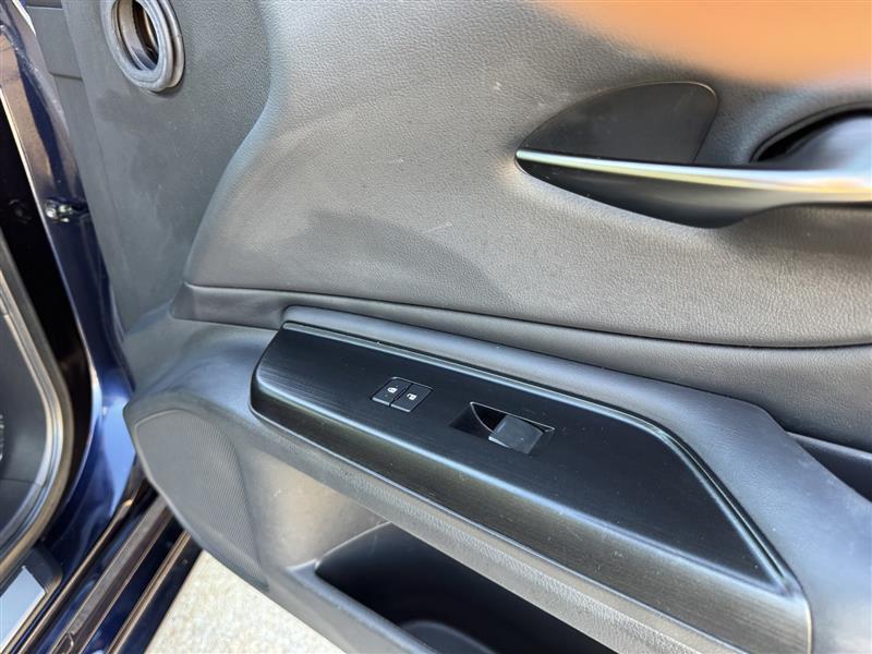 Lexus ES photo 35