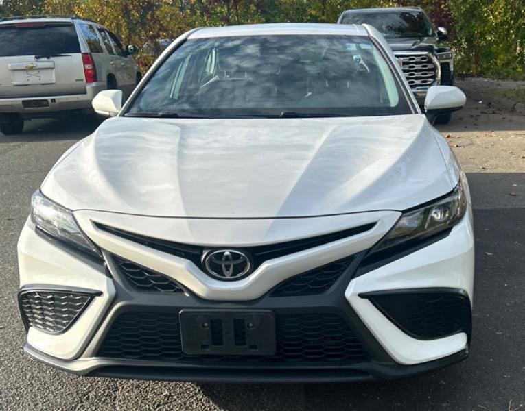 Toyota Camry SE 2021