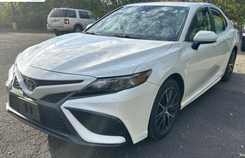 Toyota Camry SE 2021