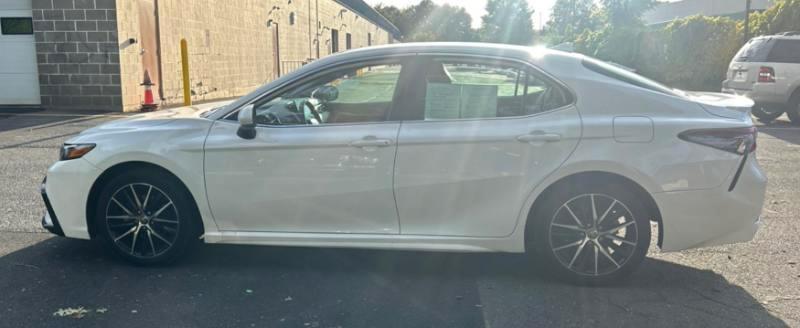 Toyota Camry SE 2021
