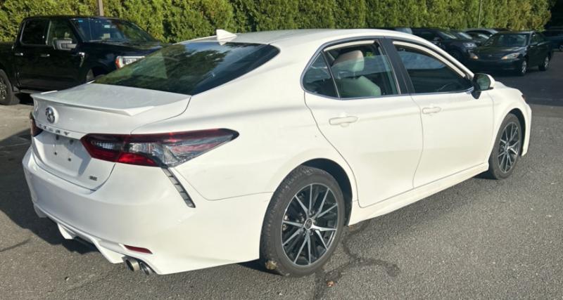 Toyota Camry SE 2021