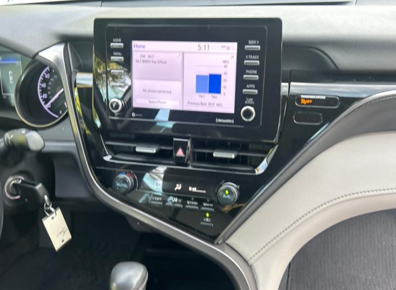 Toyota Camry SE 2021