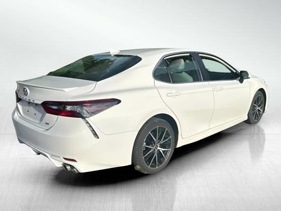 Toyota Camry SE 2021