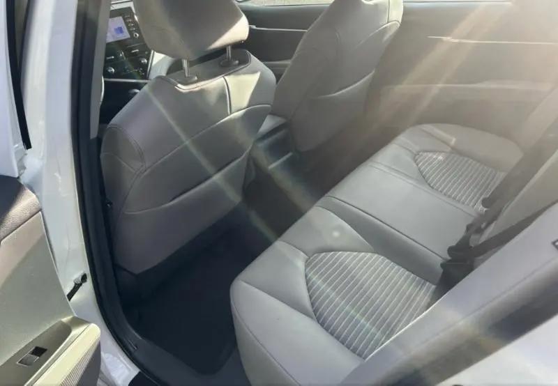 Toyota Camry SE 2021