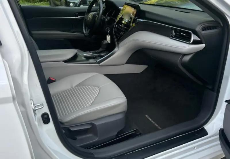 Toyota Camry SE 2021