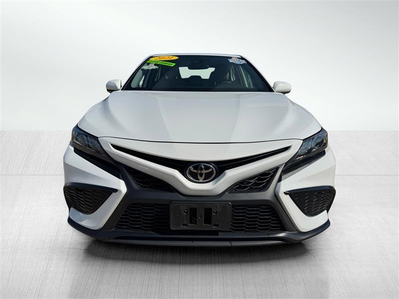 Toyota Camry SE 2021