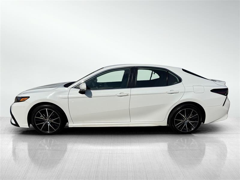 Toyota Camry SE 2021