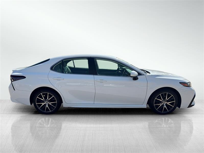 Toyota Camry SE 2021