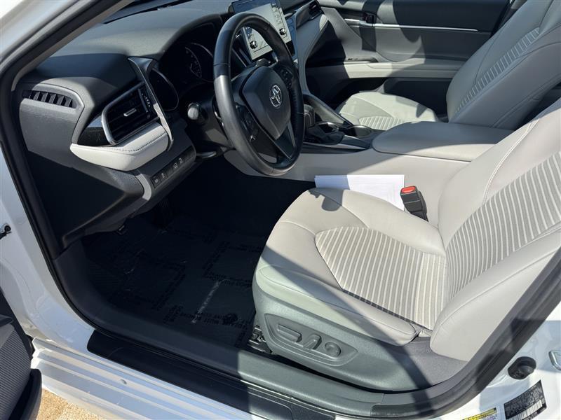 Toyota Camry SE 2021