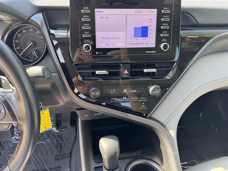 Toyota Camry SE 2021