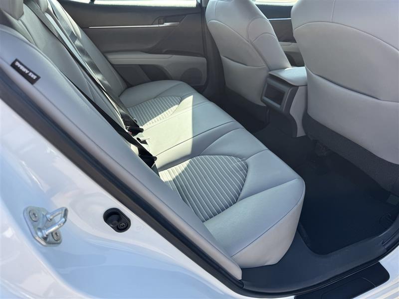 Toyota Camry SE 2021