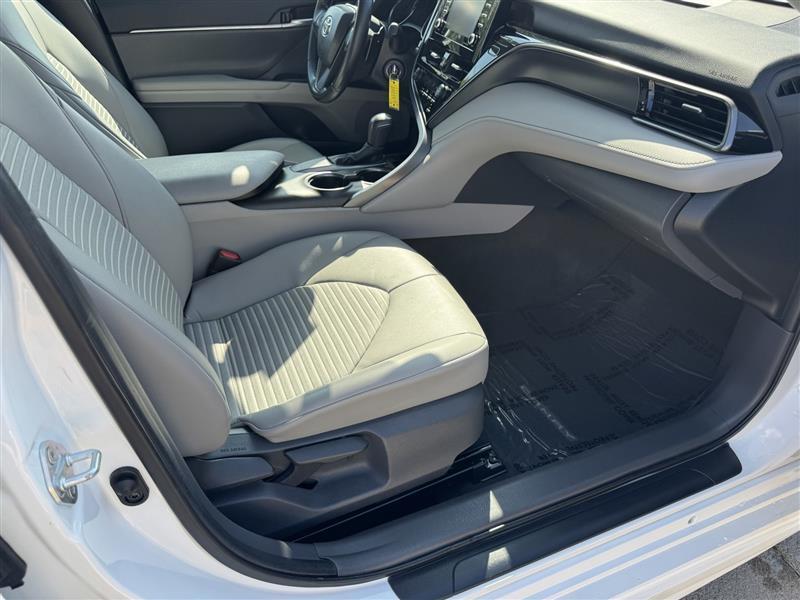 Toyota Camry SE 2021