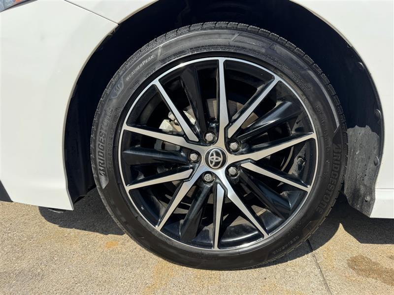 Toyota Camry SE 2021
