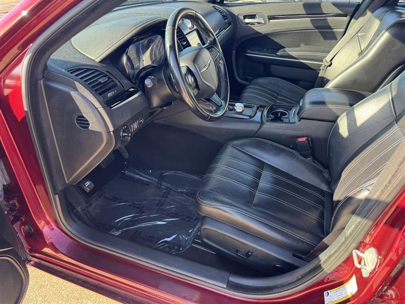 Chrysler 300 photo 9