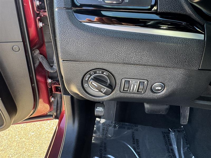 Chrysler 300 photo 16