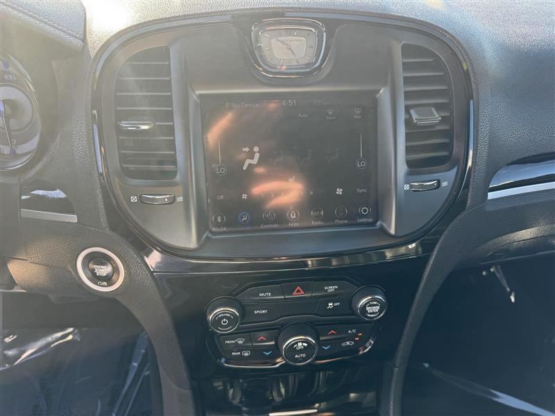 Chrysler 300 photo 17