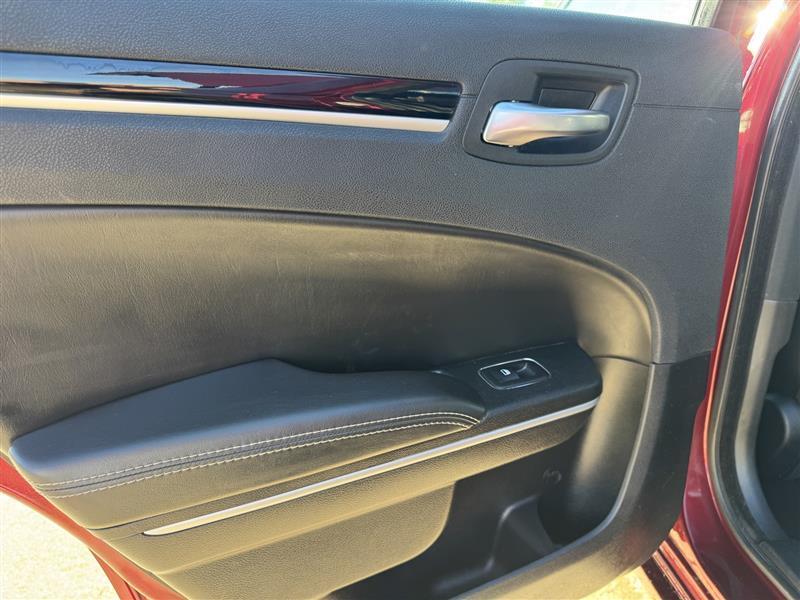 Chrysler 300 photo 23