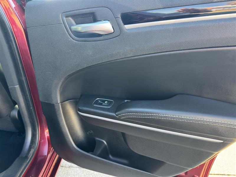 Chrysler 300 photo 28