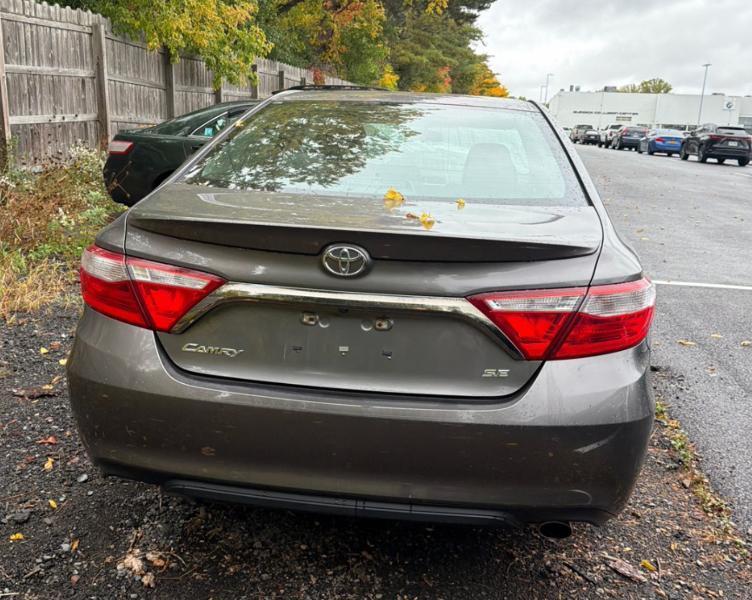Toyota Camry SE 2016