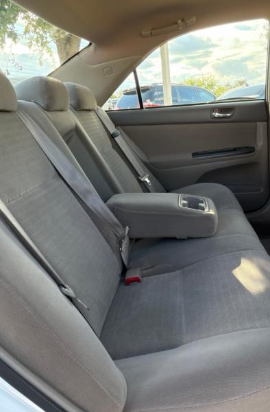 Toyota Camry LE V6 2005