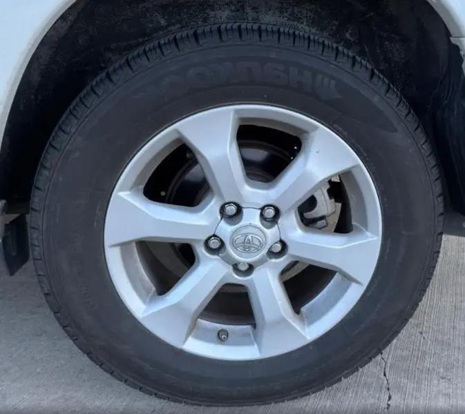 Toyota RAV4 Limited FWD 2012