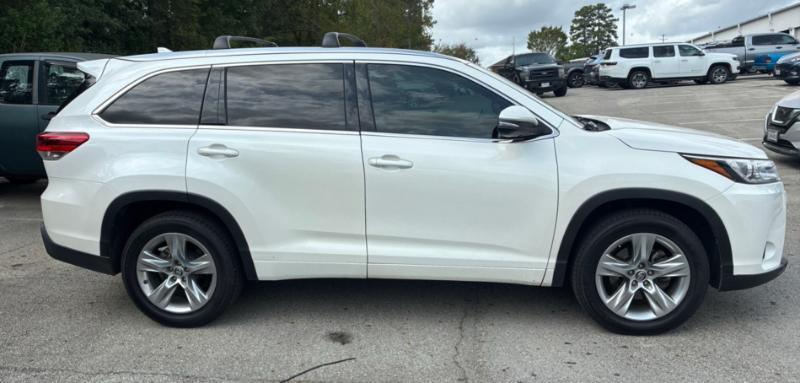 Toyota Highlander Limited FWD V6 2017