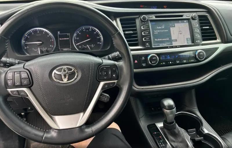 Toyota Highlander photo 6