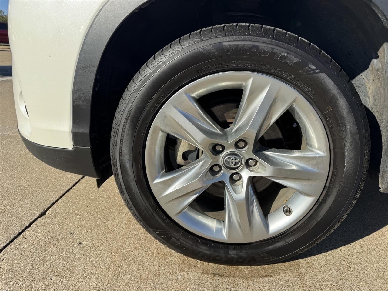 Toyota Highlander Limited FWD V6 2017