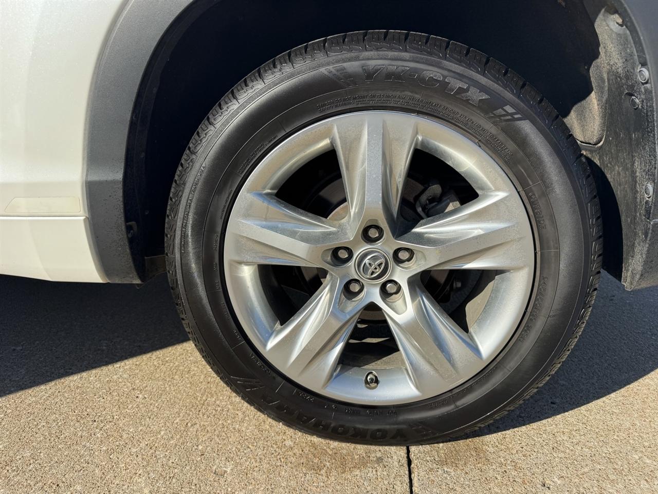 Toyota Highlander Limited FWD V6 2017