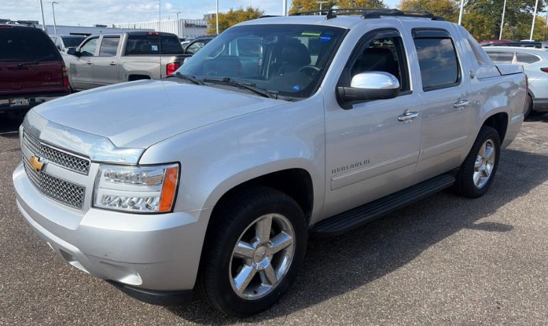 Chevrolet Avalanche Black Diamond LTZ 4D SUV 4WD 2013
