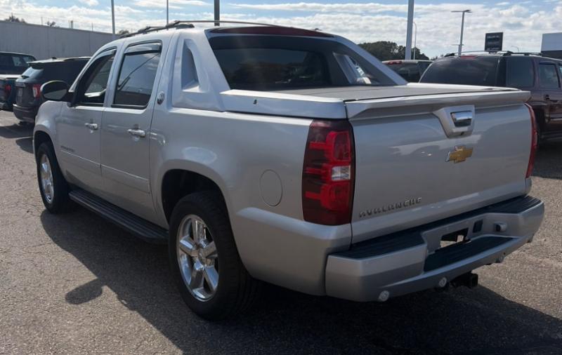 Chevrolet Avalanche Black Diamond LTZ 4D SUV 4WD 2013