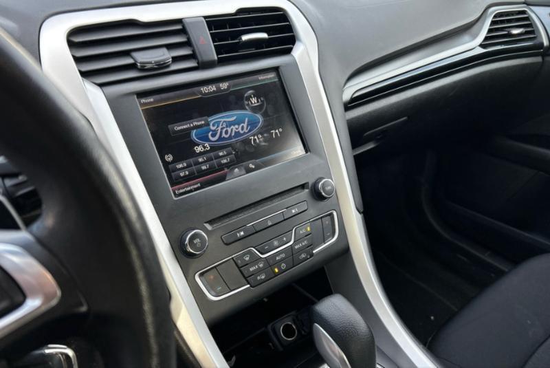 Ford Fusion SE 2016