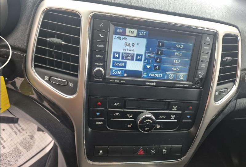 Jeep Grand Cherokee Laredo 4WD 2011