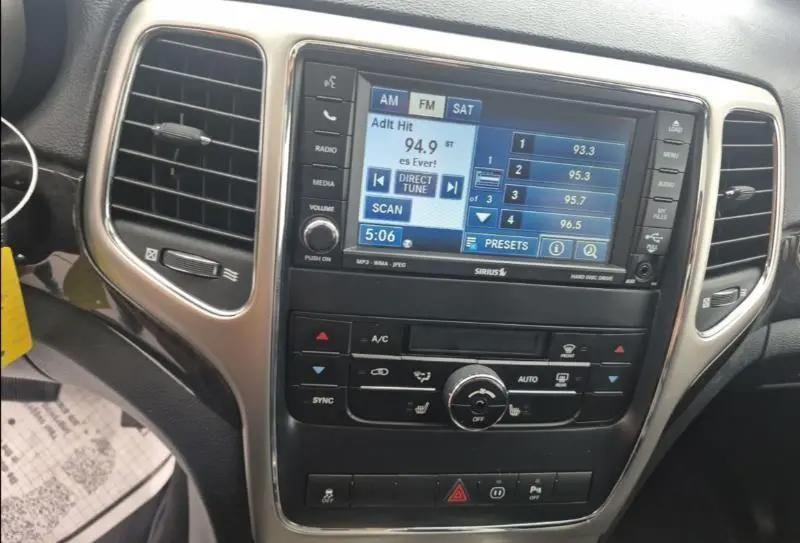 Jeep Grand Cherokee Laredo 4WD 2011