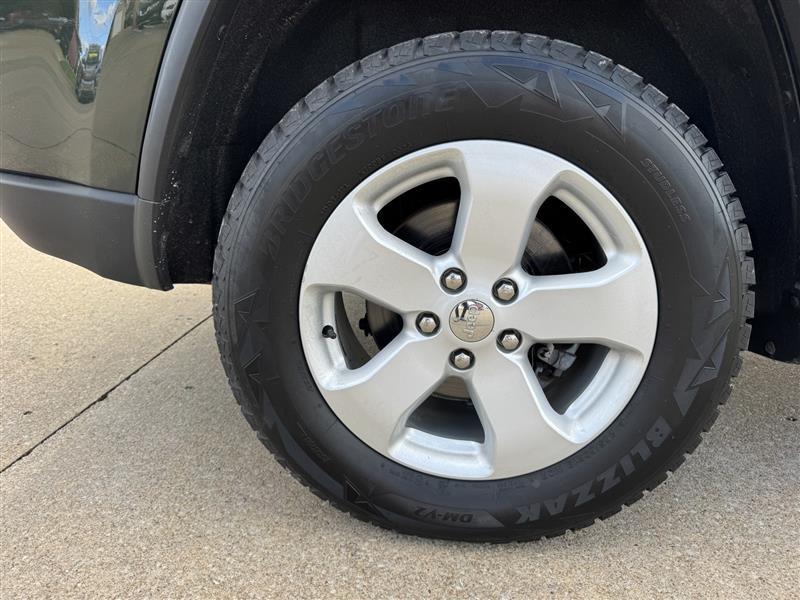 Jeep Grand Cherokee Laredo 4WD 2011