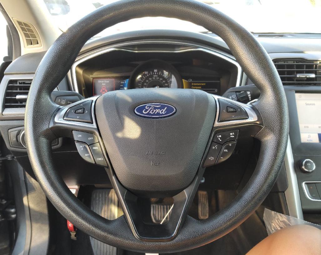 Ford Fusion SE FWD 2020