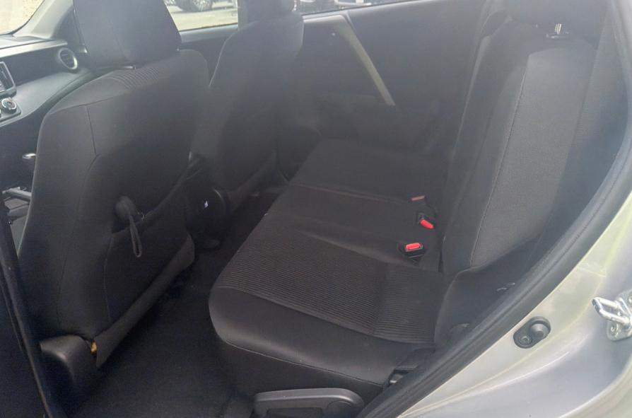 Toyota RAV4 LE FWD 2018