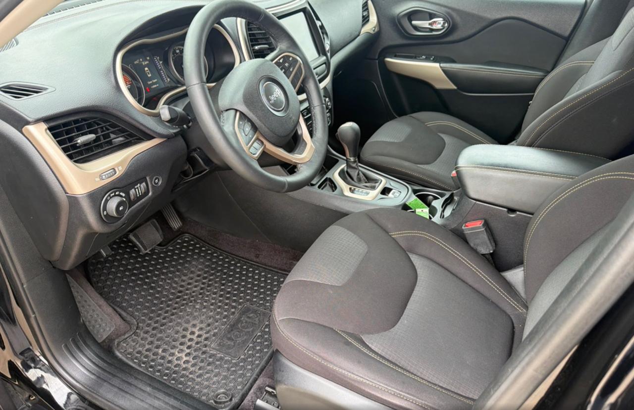 Jeep Cherokee Latitude FWD 2017